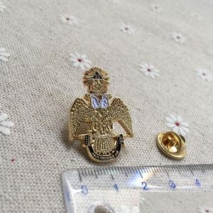 Pins broches 10 stcs/lot metselwerkbroches en pins Vrijmetselaars revers Pin Gold Gold Quality Deus Meumque Jus 33rd Crown Owl Badge H014 DHLS8
