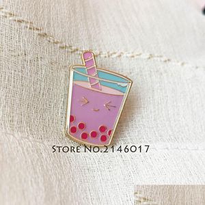 Alfileres Broches 10 Unids Stberry Bubble Tea Badge Lindo Kawaii Comida Bebida Rosa Sonrisa Boba Milk Cutea Esmalte Suave Pin de Solapa Broche Personalizado Dhihu