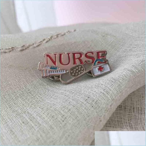 Pins Broches 10 pièces en gros rouge infirmière aiguille épingles pansement trousse de premiers soins émail épinglette et broche médecin hôpital médical métal Dhfby