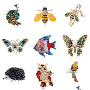 Pines, Broches 2021 MTI Color Esmalte Ainmal Broches para mujeres Peacock Bee Butterfly Hedgehog Owl Flamingo Parrot Crystal Broche Pins Dhai5