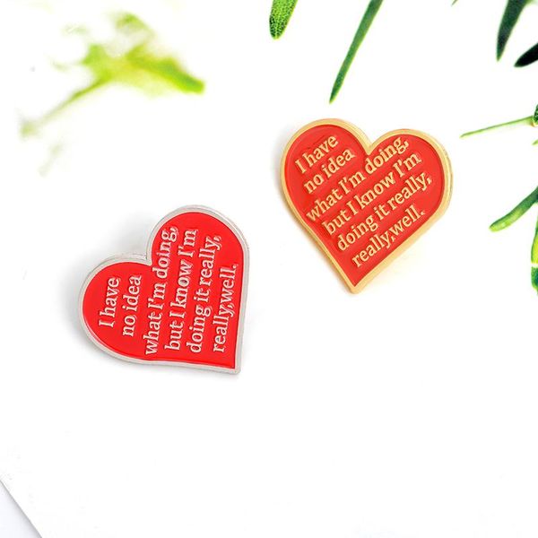 Pines, Broches 2022 Letras de corazón rojo Pines de esmalte No tengo idea de lo que estoy haciendo, pero realmente bien Insignia Camisa de mezclilla Pin de solapa para mujeres