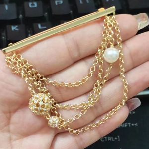 Broches broches 2023 pour femmes broche accessoires perle en acier inoxydable bijoux de mode cadeau d'anniversaire en gros 230809