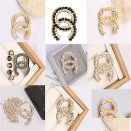 Pins Broches 20 Stijl Esigner C Dubbele Letter Vrouwen Mannen Koppels Luxe Strass Diamant Kristal Parel Broche Pak Revers Pin Metaal Fa Dha0F