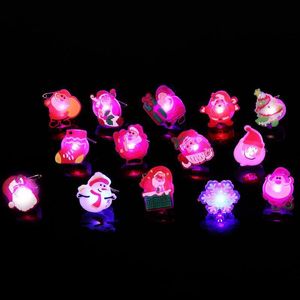 Pins broches 50 stcs kerstflitsende broche pin sneeuwman santa claus led flitsende licht broche set sieraden cadeau kerstdecoratie broches 230211