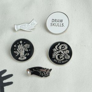 Broches, Broches 5pcs / set DRAW SKULLS LOVE OR DIE Kills Émail Broche Denim Vêtements Pin Shirt Badge Punk Mode Bijoux Cadeau Pour Un Ami