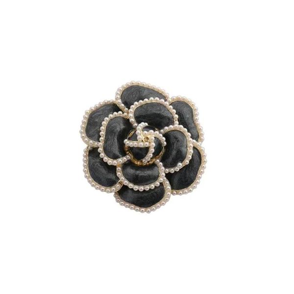 Pins broches Amorcome Corea Fashion Pearls Black White Enamel Camellia para mujeres Broche de flores Chic Accesorios de pelaje Drop del OTR6J