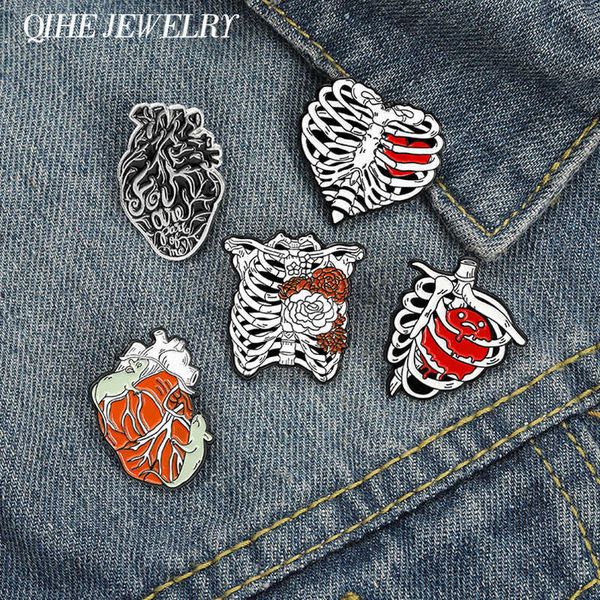 Alfileres Broches Anatómicos Caja torácica Esmalte con flor Huevo Ratón Anatomía humana Corazón Insignias Broches para Mujeres Hombres Pareja Joyería Al por mayor Z0421