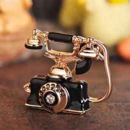 Pins Broches Antieke Vaste Telefoon Vorm Vrouwen Mannen Vintage Souvenirs Geschenken Kleding Decoratie Levendige Emaille Brooch273o