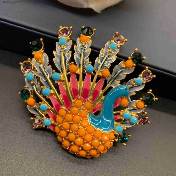 Alfileres Broches Abrigo de otoño e invierno Alfileres Retro Gota de aceite Artesanía Colorido Estilo de pavo real Exquisito Versátil Pin de pecho Q231107