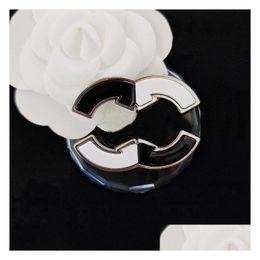 Broches Broches Noir Blanc Design Pins Designer Broche Pour Femmes Marque Copie Avec Timbre Vêtements Accessoire En Alliage De Cuivre Bijoux Fashi Dhfjo