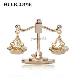 Broches Broches Blucome Trendy Balance Broche Or Couleur Bijoux Pour Femmes Enfants Vêtements Sac À Dos Écharpe Costume Pins Constellation Badge Cadeau HKD230807