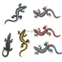 Pins Broches Blauwe Strass Gekko Broches Vrouwen Mannen Mooie Metalen Dier Broche Pins Nieuwe Jaar Geschenken Hagedis Pin Sieraden Kleding accessoires HKD230807