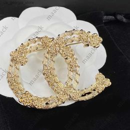 Alfileres Broches Broche de loto chapado en oro C18k con adorno de diamantes de imitación moda noble broche broche de lujo joyería de diseño damas de alta calidad mismo estilo M2304