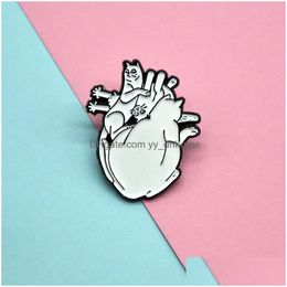 Pines Broches Dibujos animados Blanco Kawaii Gato Familia Broches Europa y América Estilo Divertido Corazón Órgano En forma de Esmalte Insignia Pines de metal Fo Dhcnw