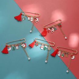 Pins, Broches Kerstboom Elanden Tassel Emaille Naald Pins Socks Bells Broche Kleding Revers Rugzak Accessoires Geschenken Vrienden Vrienden