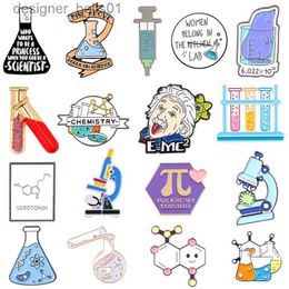 Pins Broches Creatieve Wetenschap Kunst Emaille Broche Reageerbuis DNA Microscoop Chemische Formule Metalen Badge Punk Lel Pins Chemische Sieraden GiftL231120