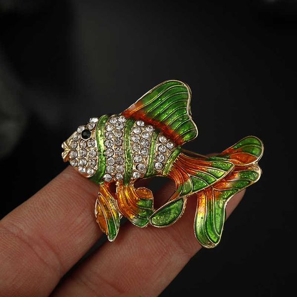 Alfileres Broches Cristal con incrustaciones de peces tropicales Mujer pintura al óleo Hermoso animal marino pecho Moda cofre 3 colores joyería regalo G230529