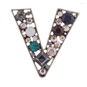 Alfileres Broches Letra de cristal V Broche Pin Rhinestone Triángulo Solapa Traje de hombre Cuello de camisa Cardigan Insignia Joyería Regalos para mujeres Kirk22