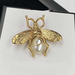 Broches broches de luxe de styliste, matériau en laiton, ne se décolore pas, petite broche abeille pour homme et femme, cadeau du même Style