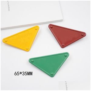 Broches Broches Designer Triangle Inversé P Lettre Pour Hommes Femmes Rouge Vert Jaune Broche Broche Costumes Robe Vêtements Décoration Bijoux Dhvkp