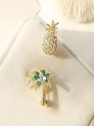 Pinnen broches dubbele eerlijke tropische stijl broche voor vrouwen schattige ananas kokosboom licht goud kleur badge pin mode juwelier3691618