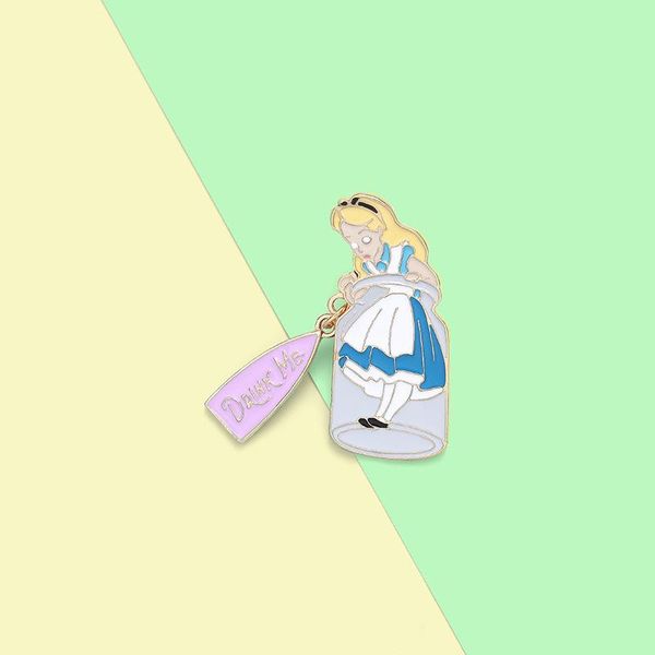 Épingles, broches européennes et américaines créatives personnalisées dessin animé princesse huile broche rose moi bouteille d'eau BADGE