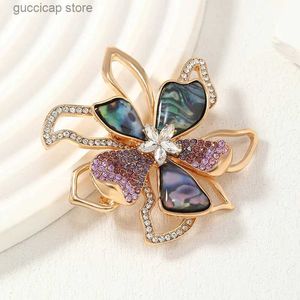 Alfileres Broches Imitación europea y americana Concha de abulón Mariposa Aguja Diamante de agua Nuevo Abrigo de gama alta Suéter Estilo pin Moda elegante Y240329