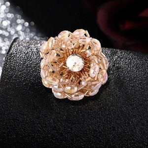 Broches de alfileres, broche de flor de lirio de diamantes de imitación a la moda, corsé ajustado de cristal de planta elegante para mujer, conjunto de ropa de lujo, joyería G220523