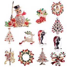 Pins, Broches Fashion Year Christmas Boots Broche Santa Claus Herten Penguin Schoenen Carriage Rhinestone Xmas Mooie sieraden