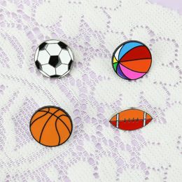 Pins, broches voetbal basketbal rugby sport metalen cartoon broche sportkleding hoofdband polsband kleding accessoires sieraden 2021 voor jongen k