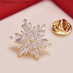 Pins Broches Plein strass noël flocon de neige broche pour femmes unisexe lune wapiti perle papillon Rose broches broche Festival nouvel an bijoux L231120