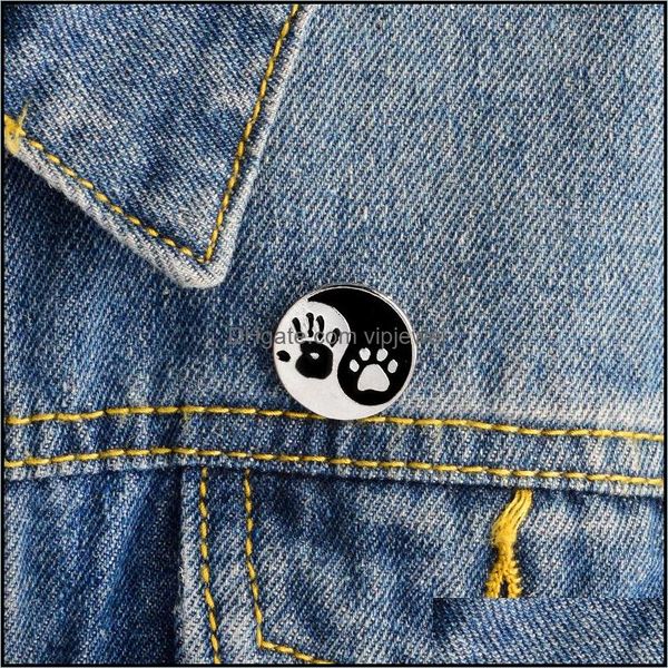 Alfileres Broches Mano Perro Pata Estampado Taiji Ying Yang Negro Blanco Alfileres redondos Pin de solapa Insignia Mejor amigo Broche Joyería Gota Dhseller2010 Dhpoa