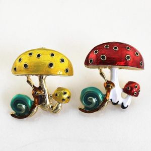 Broches, broches de haute qualité en gros 2pcs / lot style bijoux de mode accessoires métal émail champignon escargot broche