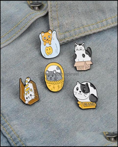 Alfileres Broches Joyería Animal Serie Gato Caja de aleación de dibujos animados Cesta Bolsa de plástico Alfileres esmaltados Mujer Regalo de fiesta Ropa Mochila Collar 6684800