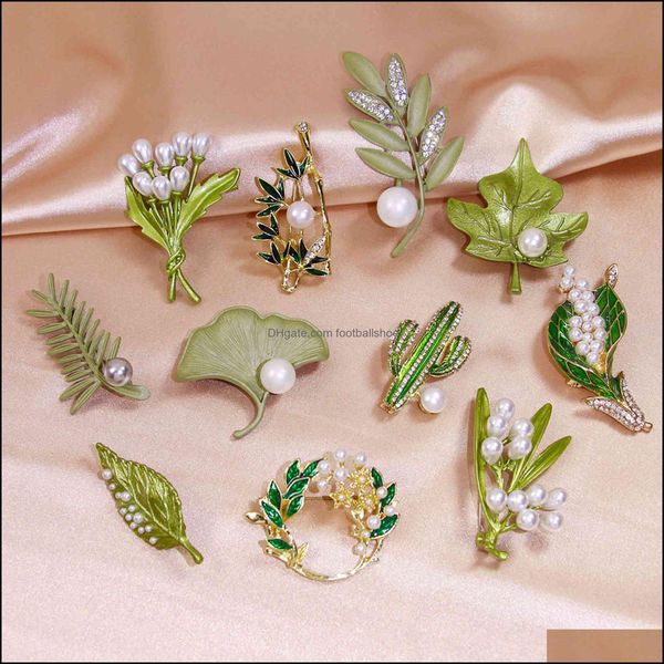 Alfileres, broches Joyería Factory Outlet Broche Moda coreana Perla Flor Aleación femenina Planta verde Ropa Pin Bufanda de seda Hilo Dua Drop De