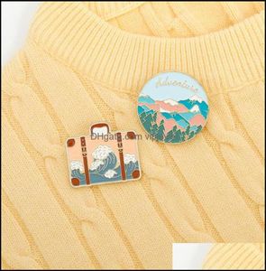 Pins broches joyas al aire libre aventura bolsa de viaje forma unisex círculo montaña ola de montaña insignias de pintura al óleo de aleación 2067876