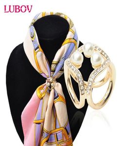 Broches broches arrivée coréenne Joker perle écharpe pince trois anneaux strass décoration boucle pour femmes Costume bijoux62980372568882