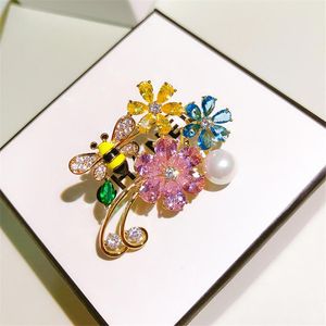 Épingles, Broches Coréen Shining élégant Cubic Zircon Bee et Broche Flower Broche Badge pour Femmes Girls Mode Vêtements Décoration Bijoux Cadeaux