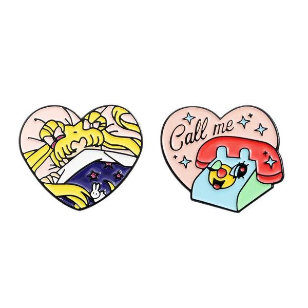 Alfileres Broches Encantadora caricatura en forma de corazón para mujeres Alfileres de solapa de teléfono fijo Niñas divertidas Llámame Insignias de pintura de esmalte Denim Dhebg