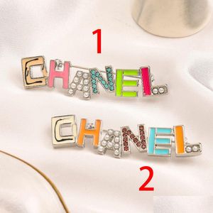 Broches broches LECTRICE DE CROOSS LEXURES LETTRE DE MARCHE 18K Gold Gold en acier inoxydable Femmes Imitation Perle Brooch CHARM CHARM PIN MARRI