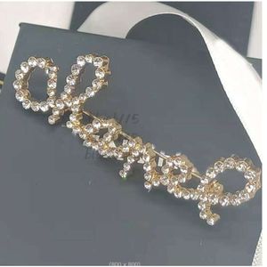 Alfileres Broches Hombres de lujo Mujeres Diseñador Marca Broches de letras 18K Chapado con incrustaciones de cristal Rhinestone Joyería Broche Casarse Traje de boda Fiesta Accesorios de moda