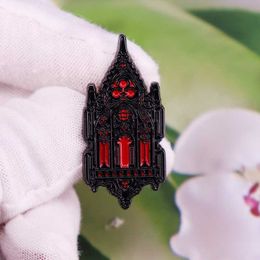 Pins Broches Magical Black Red House Harde Emaille Pin Reversspeldjes Ponk Gothic Broche Badge Mode-sieraden Accessoires HKD230807