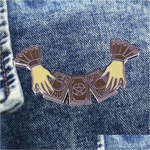 Pines Broches Misterioso Adivino Broche Triple Luna Símbolo Tarot Insignia Recoger Chaqueta de mezclilla Mochila Pin Dados amigos y fanáticos Regalos Dhibw