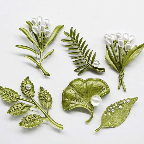 Alfileres Broches Nuevo Elegante Vintage Hojas de plantas verdes Alfileres de metal Perla Flor broches Collar de mujer Accesorios Joyería Regalos G220523