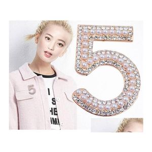 Pinnen, broches Nieuwe gouden sier kleurenletter 5 FL Crystal Rhinestone Pins For Women Party Pearl Bloemnummer Broche Sieraden Groothandel D DHZLV