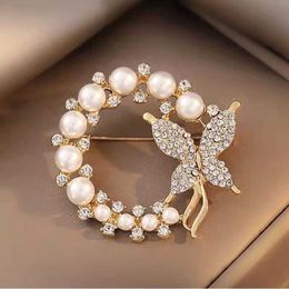 Pins Broschen Neue Perle Strass Kranz Schmetterling Brosche für Frauen Barock Trendy Elegante Kreis Brosche Pins Party Hochzeit Geschenke Z0421