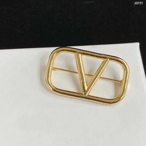 Broches Broches No Box!!! Top Quality Brass Women Designer Broches Boucles d'oreilles de marque de luxe Bijoux de mode de style simple