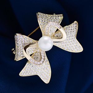 Alfileres, broches OKILY elegante Zirconia Bowknot broches para mujer ropa alfileres de ramillete lazo con perla accesorios de joyería de moda