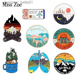 Pins Broches Outdoors Mountain Starry Night Emaille Pin Custom Wild Camping Wandelen Broches Tas Kleding Lel Pin Avontuur Badge Sieraden GiftL231120