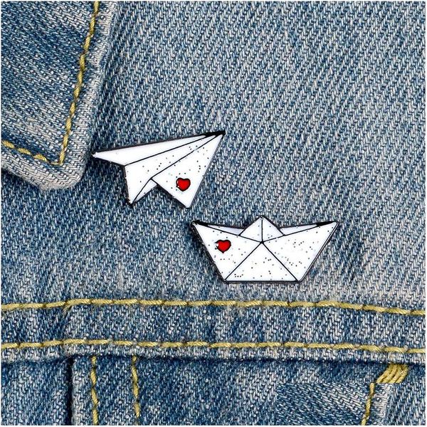 Alfileres Broches Avión de papel Barco Esmalte Alfileres Amor personalizado Pin de solapa Camisa Bolsa Avión Ferry Insignia Mini Joyería Regalo para niños Amigos Dhoml